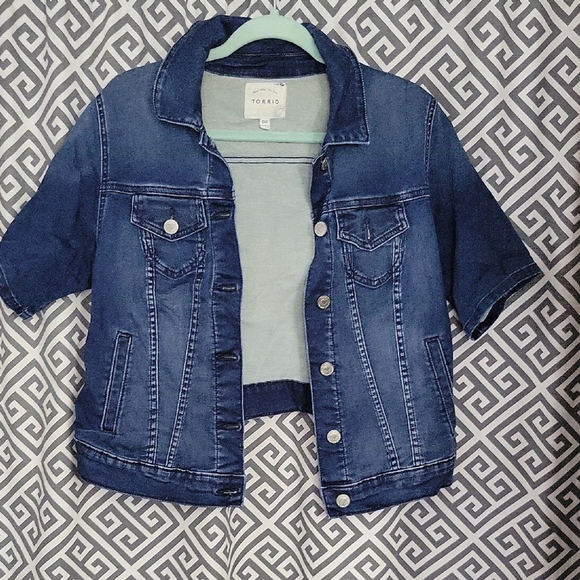 torrid Jackets & Blazers - Torrid Blue Denim Jean Jacket Size 00